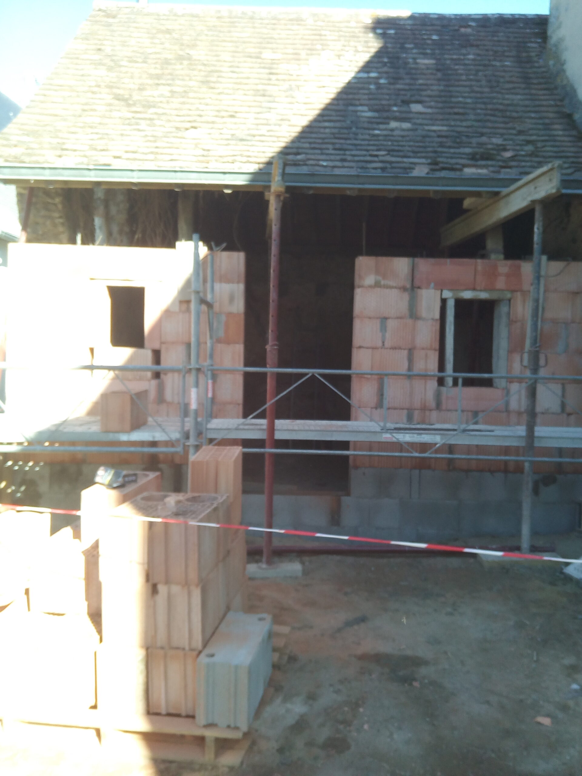 21 reconstrution du mur de la facade