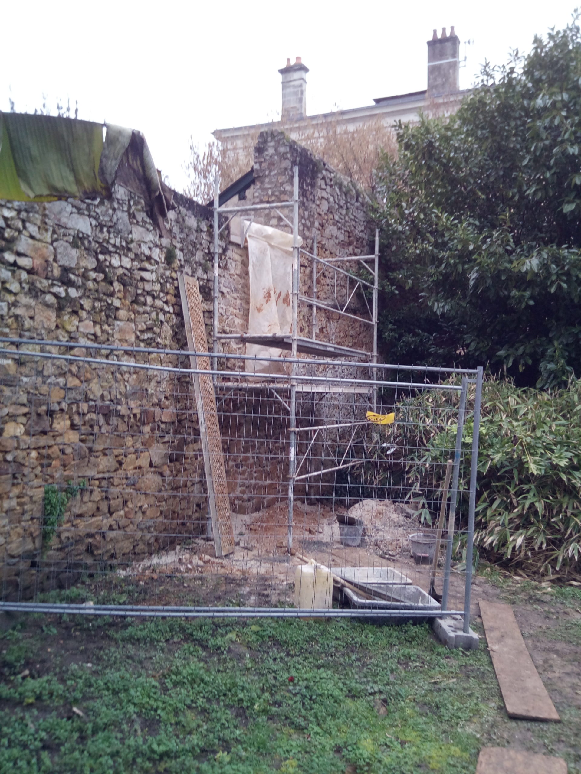 60 restauration mur parking paul doumer asable sur sarthe scaled 1
